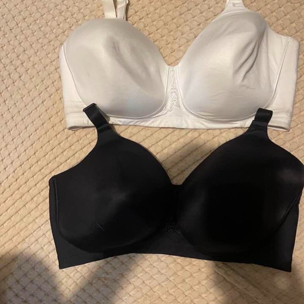 Set of (2) Vanity Fair Underwire Bras -  Style 71380 -1 Black 1 White - 40DDD
